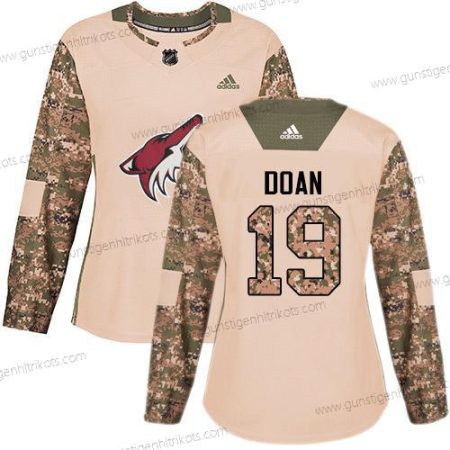 Adidas Frauen Arizona Coyotes #19 Shane Doan Authentisch 2017 Veterans Day Strickerei NHL Trikots – Tarnfarbe