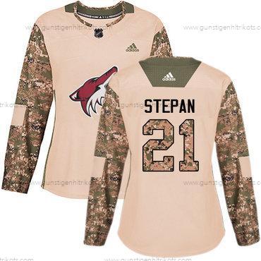 Adidas Frauen Arizona Coyotes #21 Derek Stepan Authentisch 2017 Veterans Day Strickerei NHL Trikots – Tarnfarbe