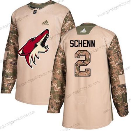 Adidas Herren Arizona Coyotes #2 Luke Schenn Authentisch 2017 Veterans Day Strickerei NHL Trikots – Tarnfarbe